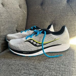 Men’s saucony sneakers size 12